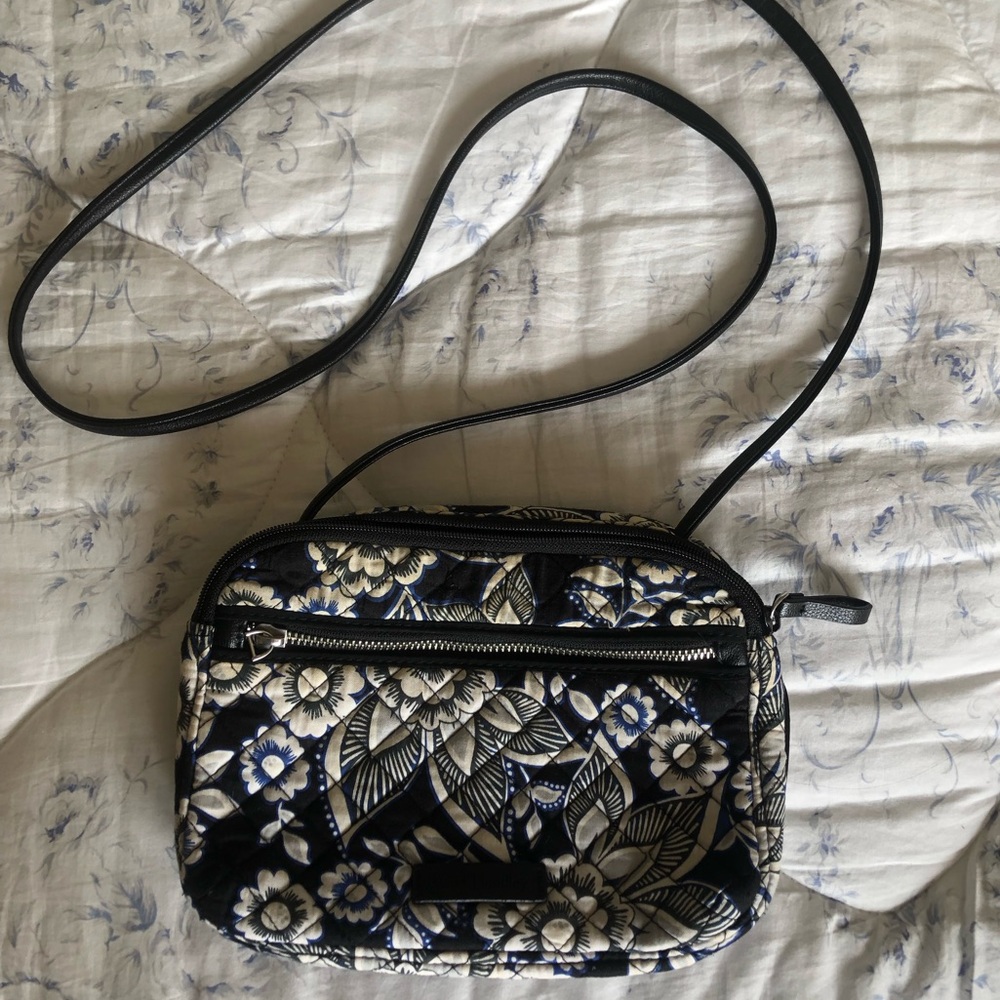 🕺🏻VERA BRADLEY Black and White Cosmetic Weekender 🖤